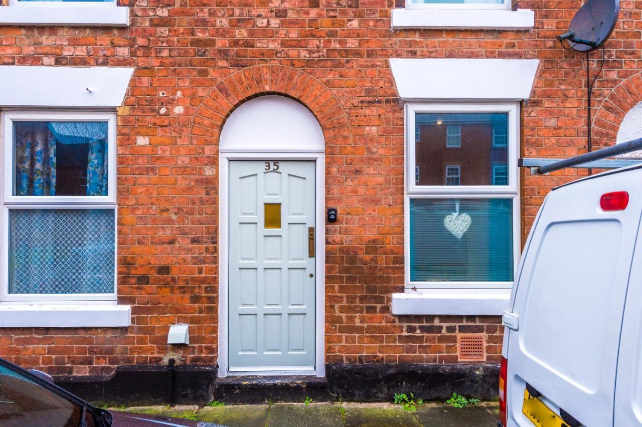 Quaint 2 Bedroom Chester City Cottage Exterior photo